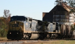 CSX 7676 leads train F728 towards the yard